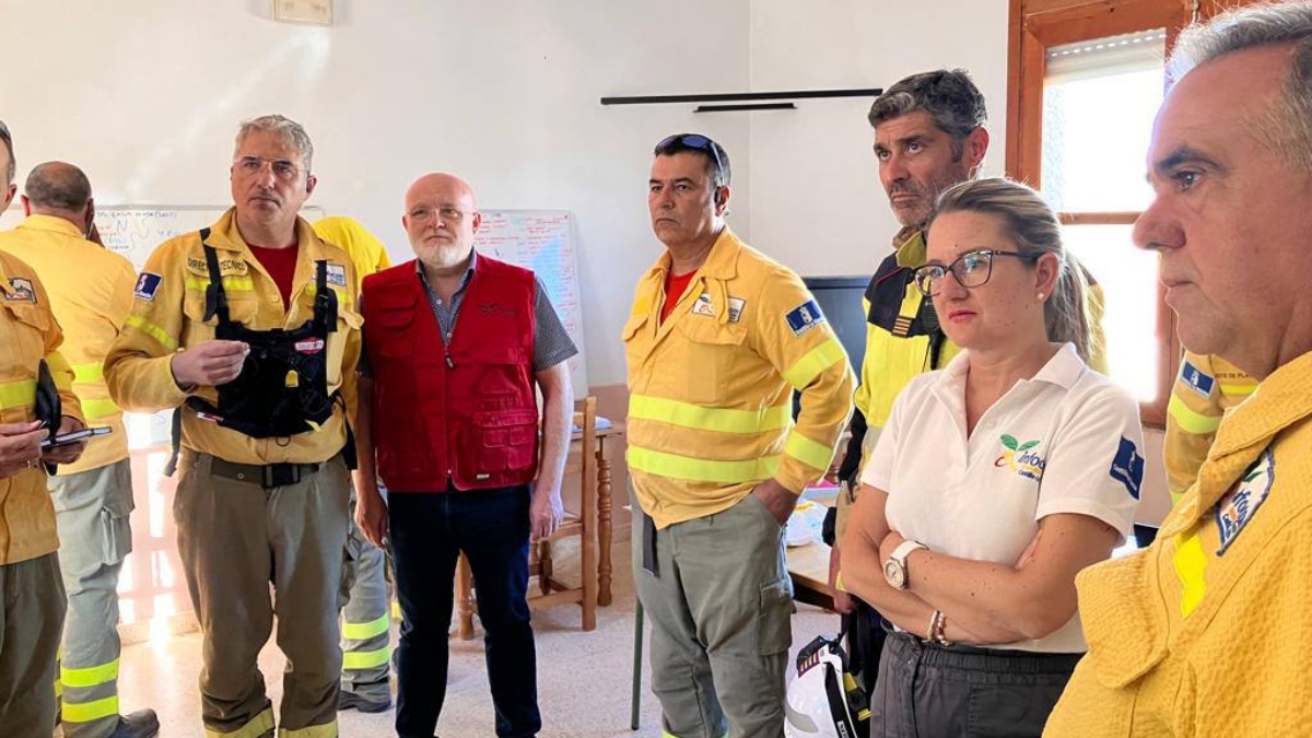 El delegado de la Junta en Albacete, Pedro Antonio Ruiz Santos, en el Puesto de Mando Avanzado del incendio declarado en Yeste / JCCM