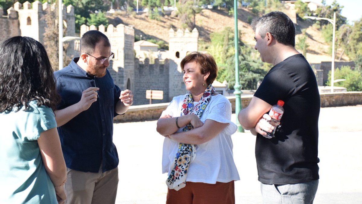 Reunión de la directora general de Autónomos, Trabajo y Economía Social con los responsables de la cooperativa ‘Toledo a Pie’ / JCCM