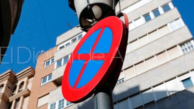 Una señal de prohibido aparcar en la ciudad de Albacete