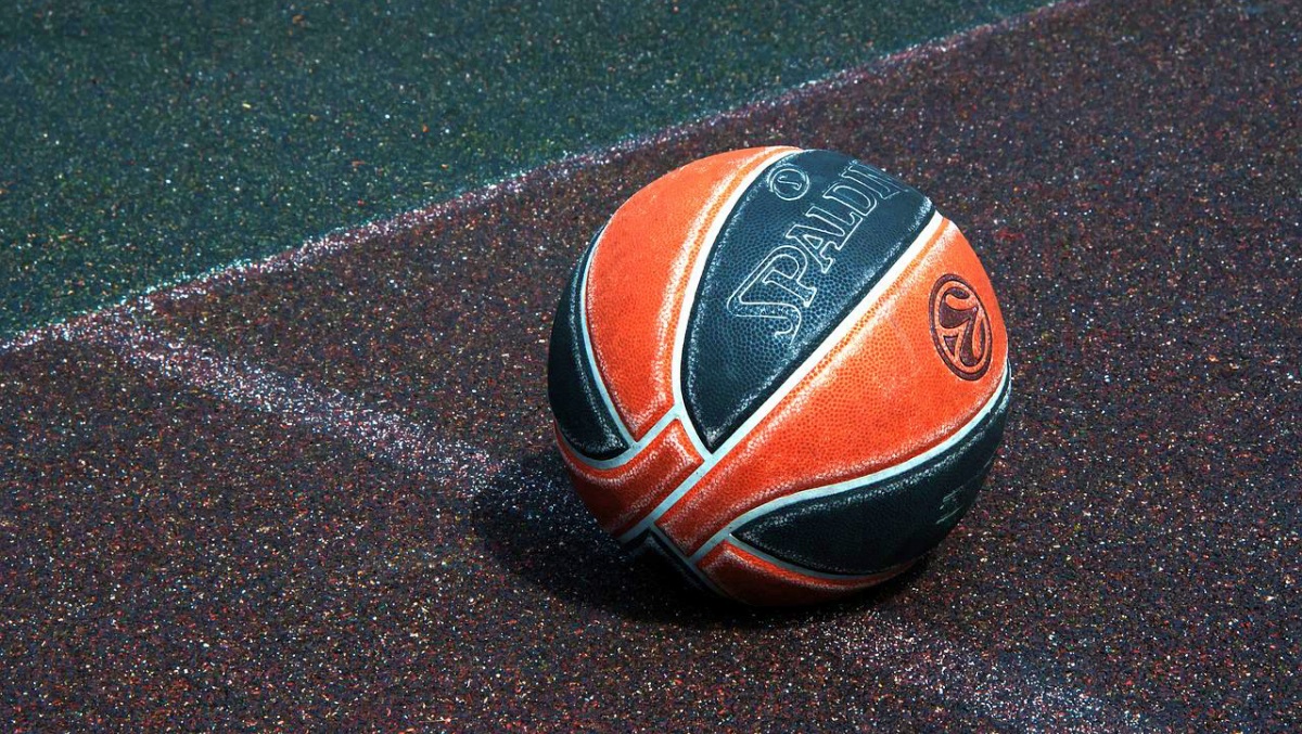 Molesto baloncesto de madrugada en Albacete