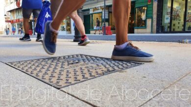 Una de las arquetas en la calle Ancha de Albacete