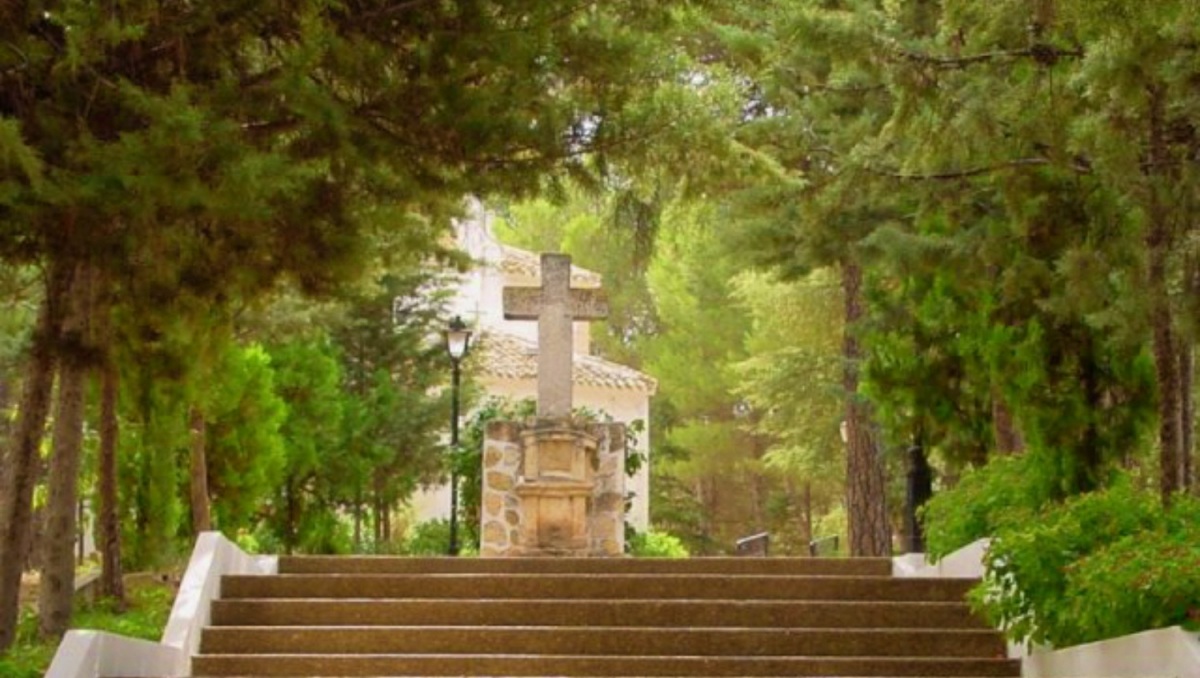 Ermita y parque de Santa Ana en Cenizate (Albacete)