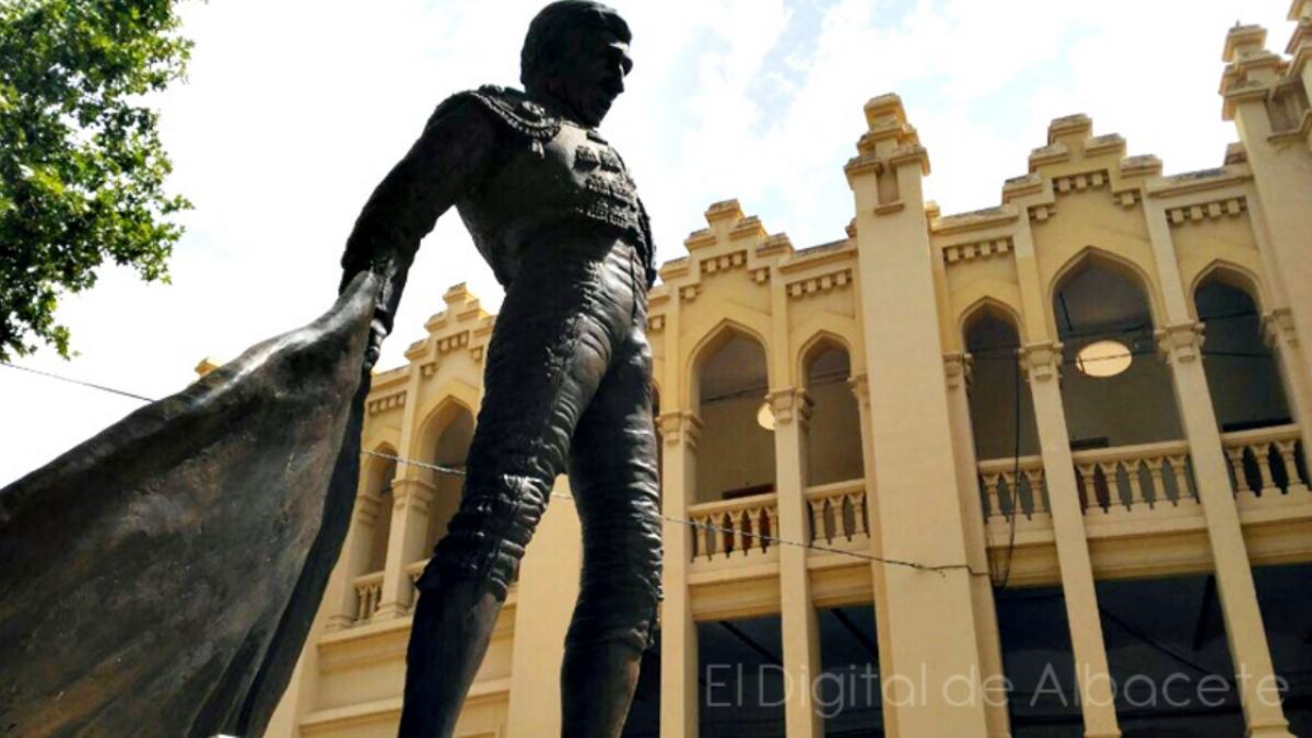 Estatua de Dámaso González / Imagen de archivo