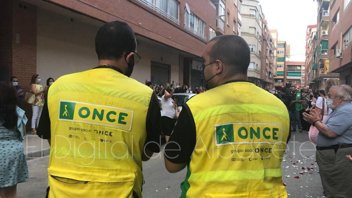 Trabajadores de la ONCE en el homenaje tras el fallecimiento de esta vecina de Albacete / Imagen de archivo