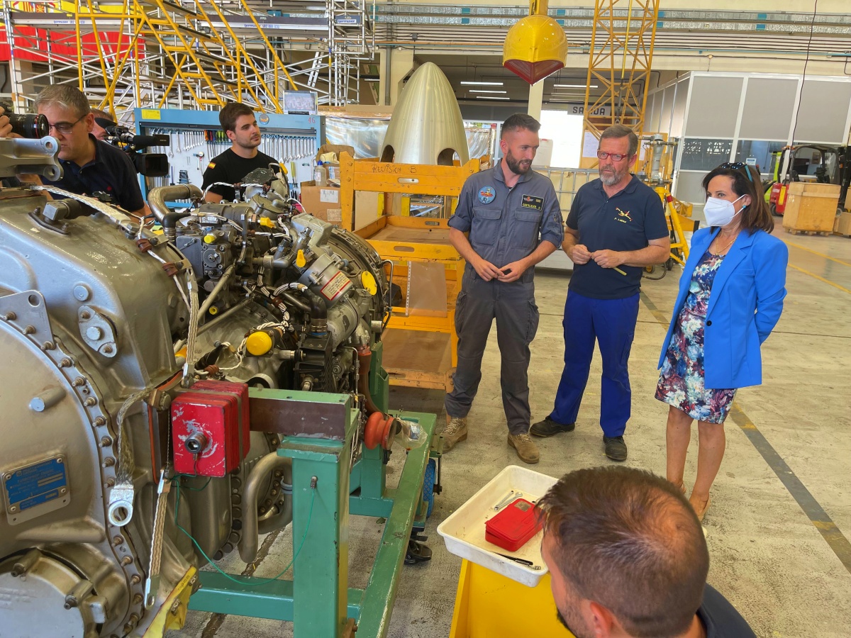 Robles en la Maestranza Aérea de Albacete