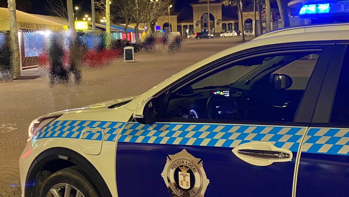 La Policía Local de Albacete en el Paseo de la Feria en una foto de archivo