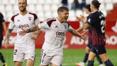 Juanma celebra el 1-0 del Albacete