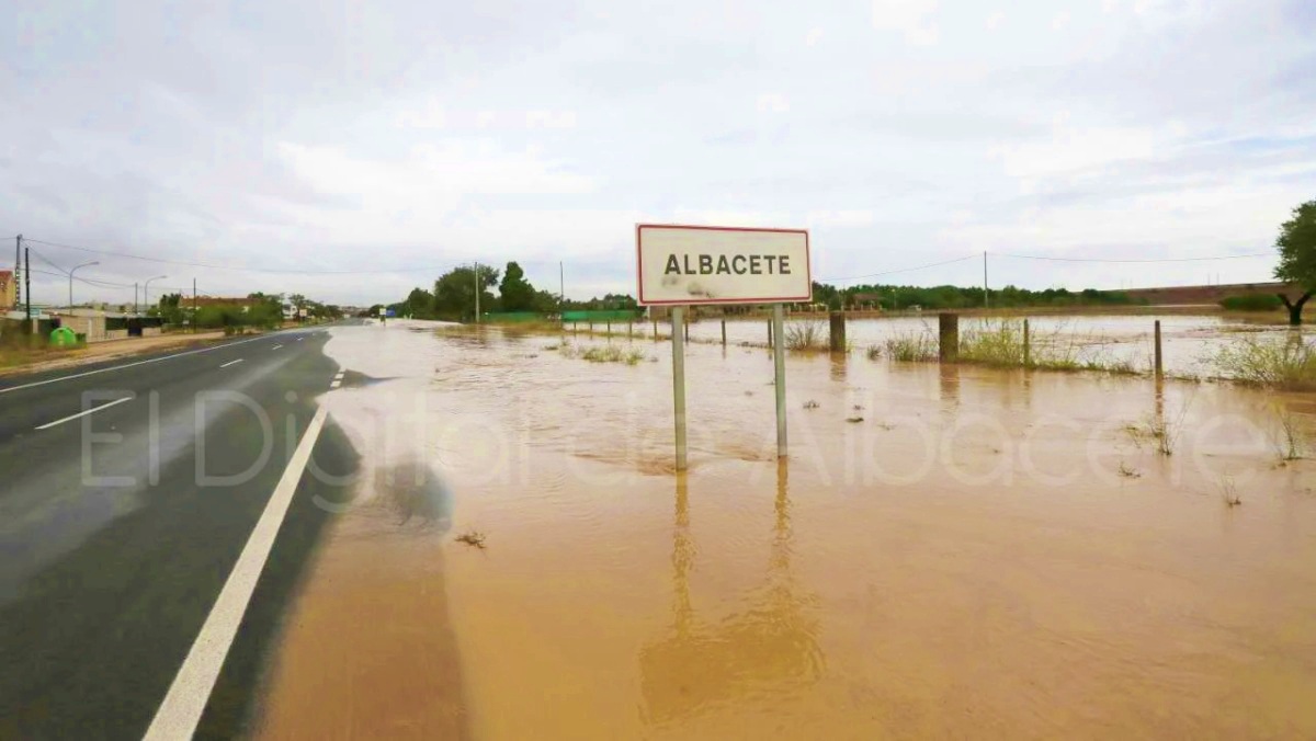 Tormenta - Albacete - Foto de archivo