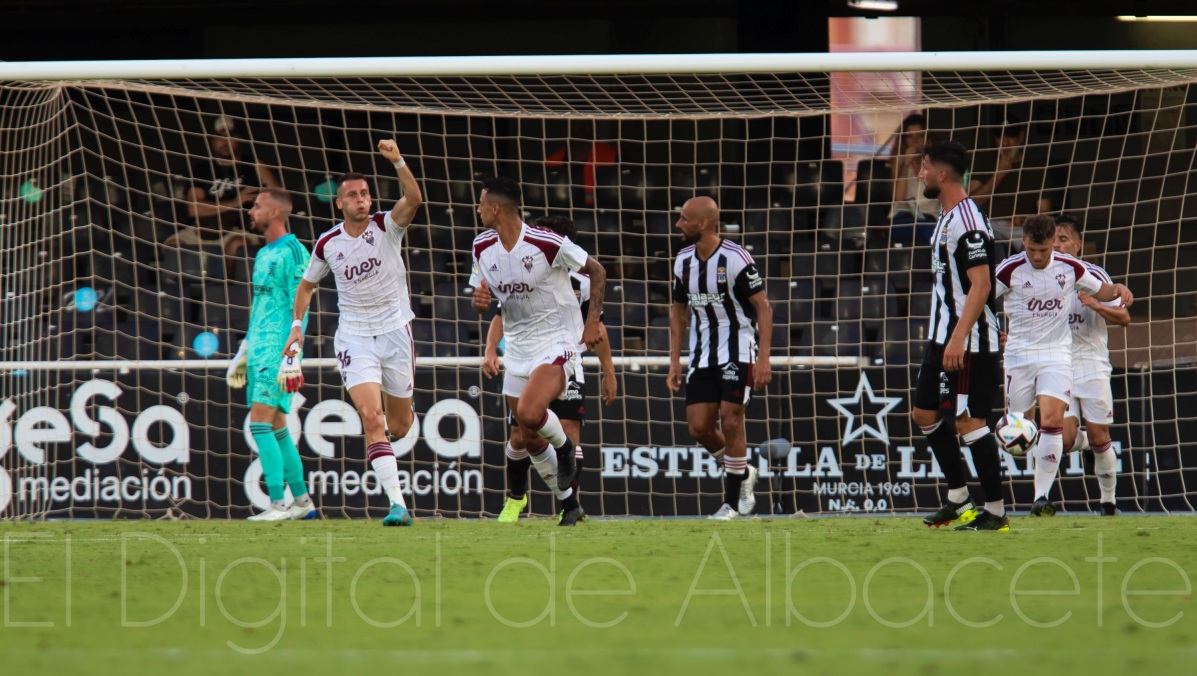 Dubasin celebra el 2-1 del Albacete