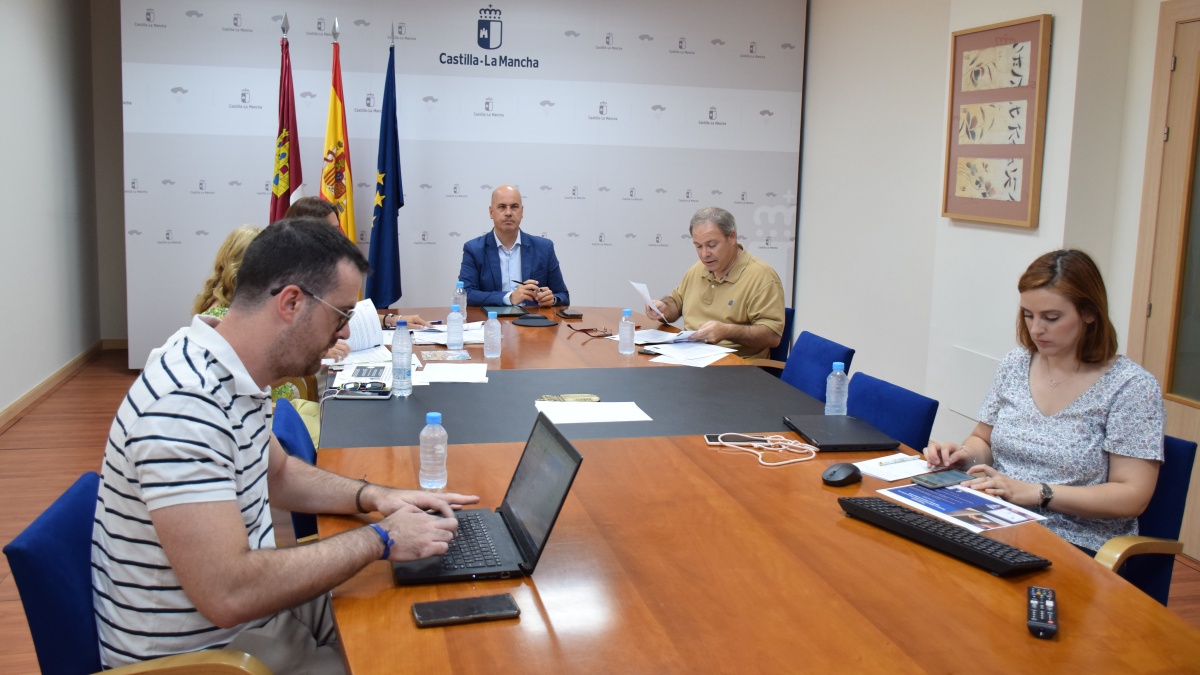 El Gobierno regional aproxima a cerca de 100 empresas, a través de un webinar, las ayudas para mejorar la comercialización y el crecimiento de las pymes en nuevos mercados / JCCM