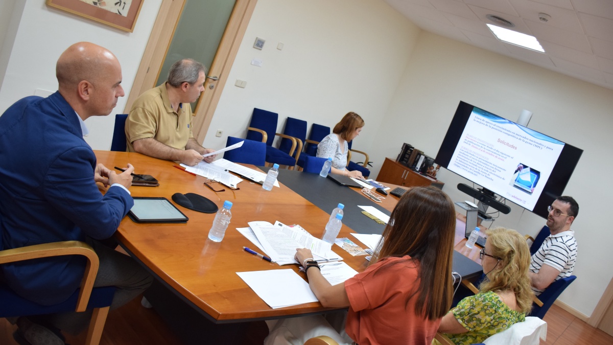 El Gobierno regional aproxima a cerca de 100 empresas, a través de un webinar, las ayudas para mejorar la comercialización y el crecimiento de las pymes en nuevos mercados / JCCM