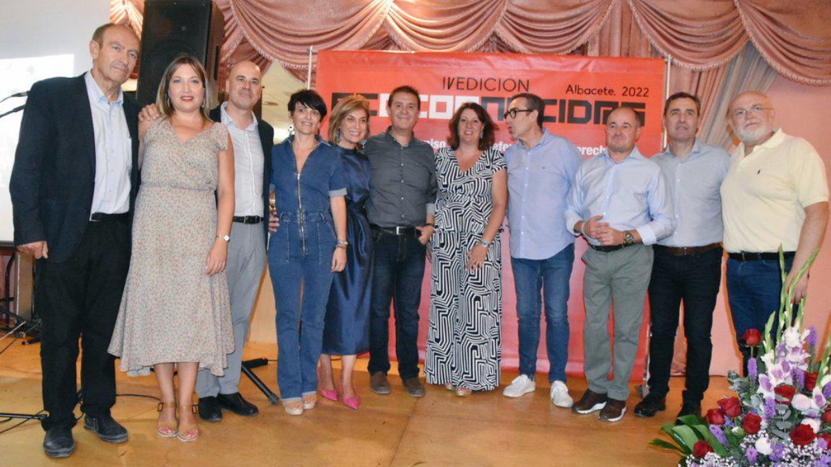 El alcalde de Albacete no ha faltado al tradicional encuentro ferial organizado por Comisiones Obreras / Ayto. Albacete
