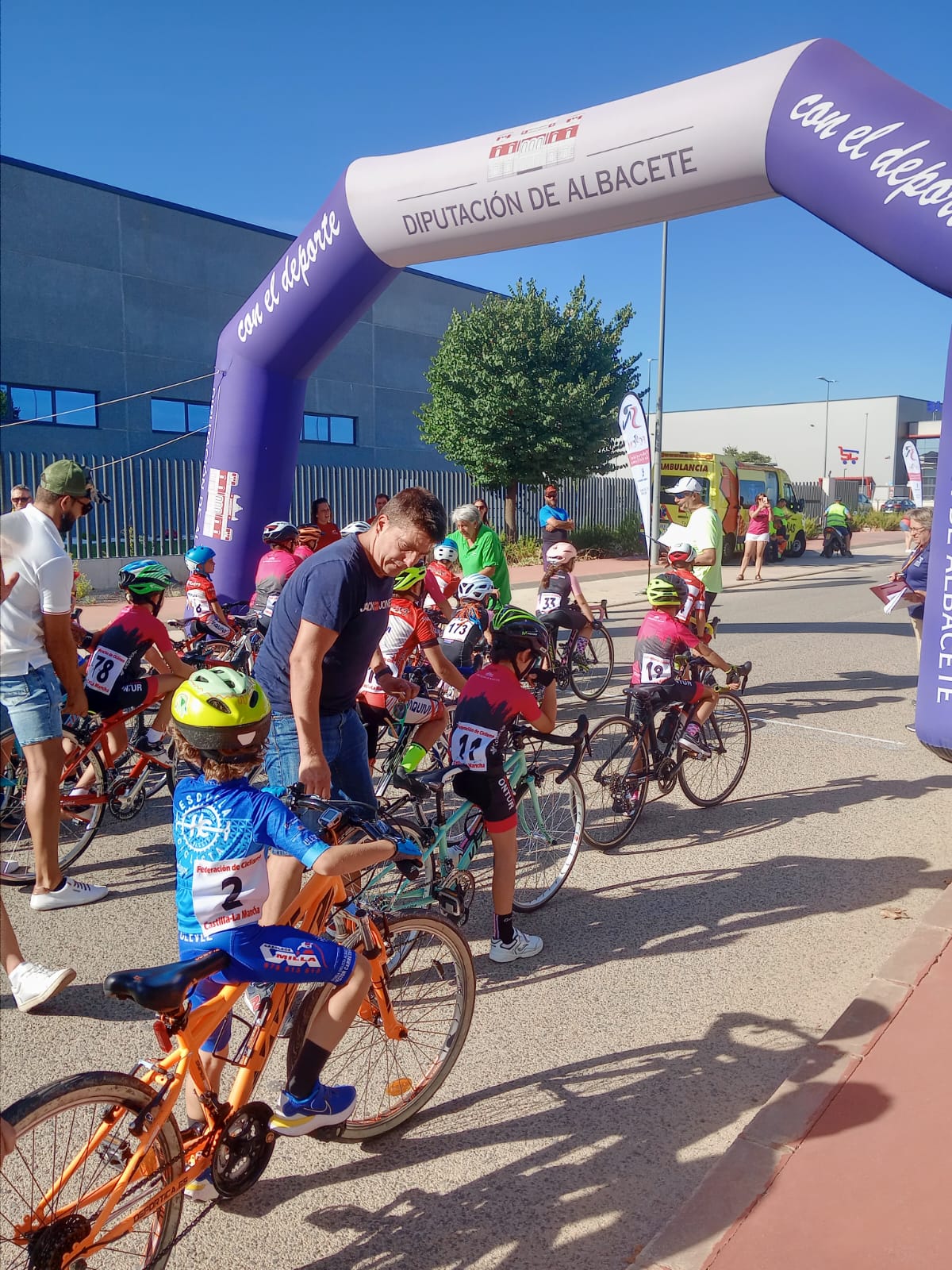 El ciclismo escolar pasa por Albacete con motivo de la Feria