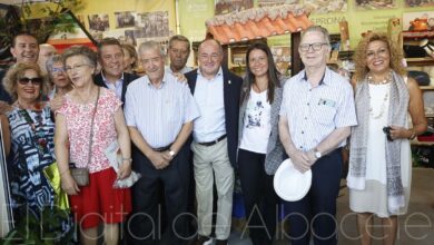 El presidente de Castilla-La Mancha muestra su apoyo a las entidades sociales y colectivos de discapacidad presentes en la Feria de Albacete / Foto: Ángel Chacón
