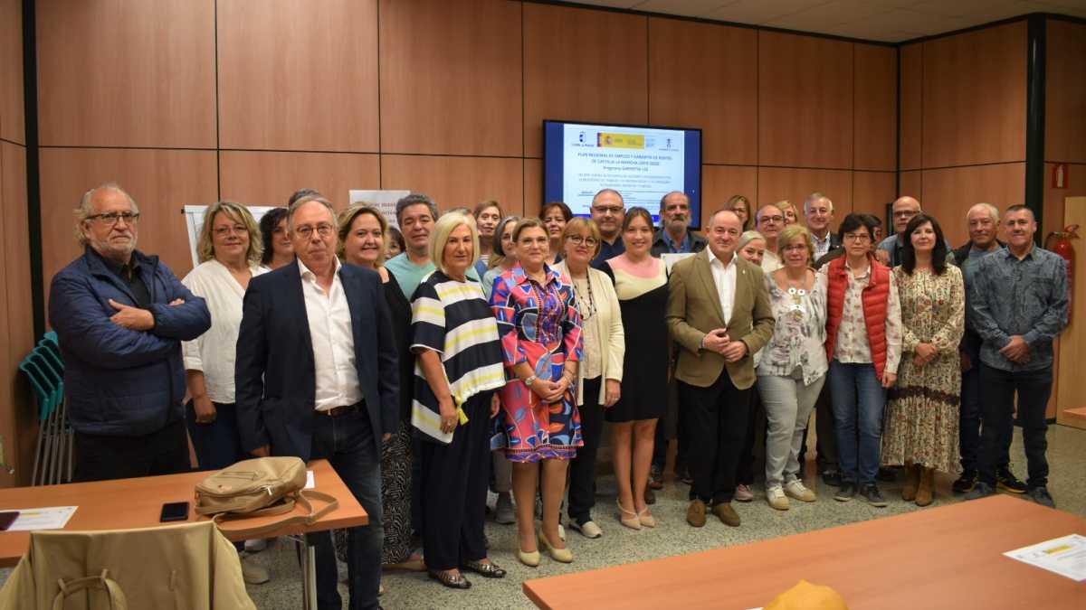 El alcalde de Albacete, Emilio Sáez, ha clausurado hoy el programa Garantía + 52 años / Ayto. Albacete