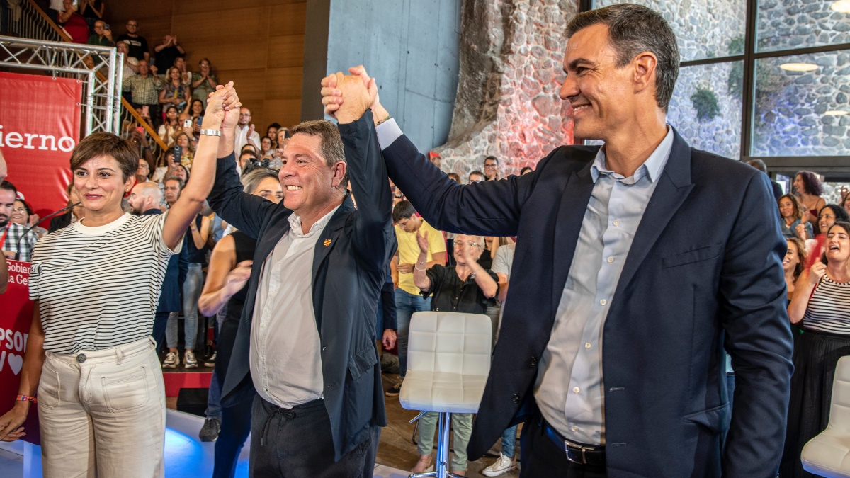 Pedro Sánchez y Emiliano García-Page /EFE/Ismael Herrero