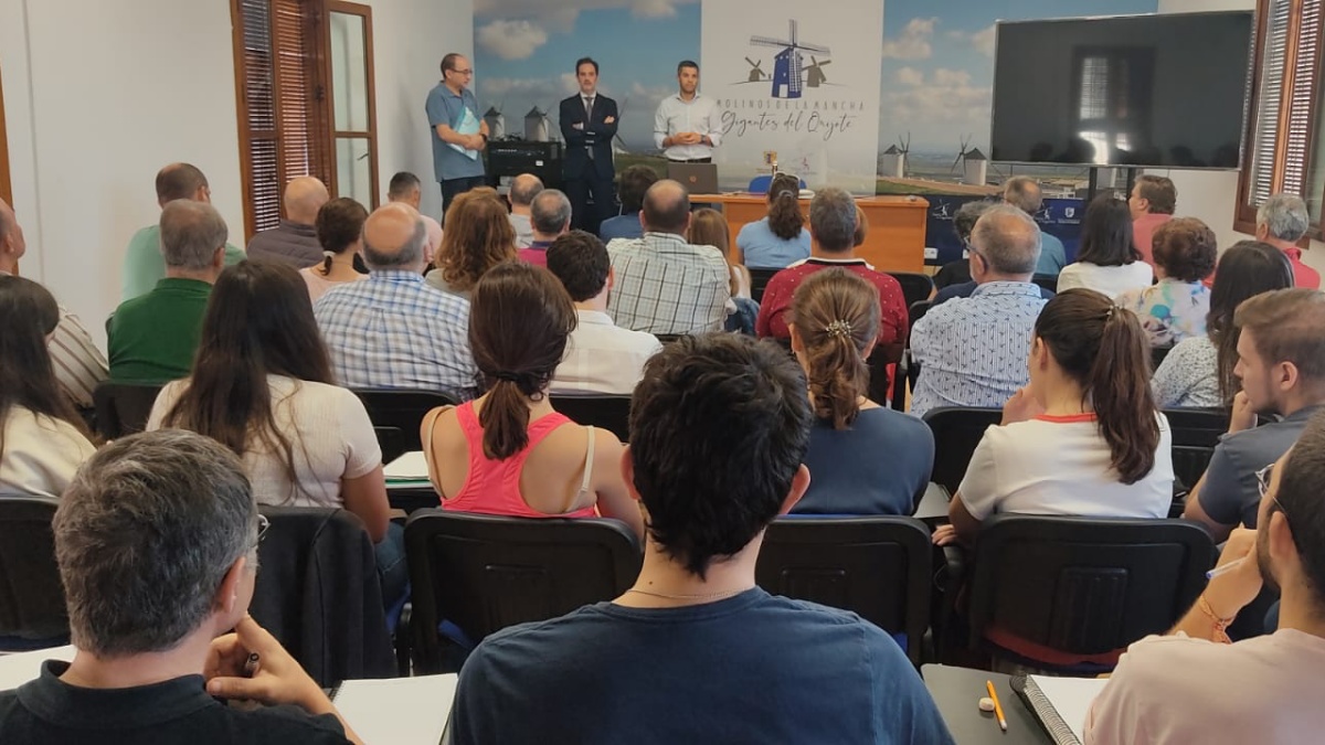Expertos reflexionan en un curso de verano de la UCLM sobre el valor de los molinos manchegos y la importancia de su conservación / UCLM