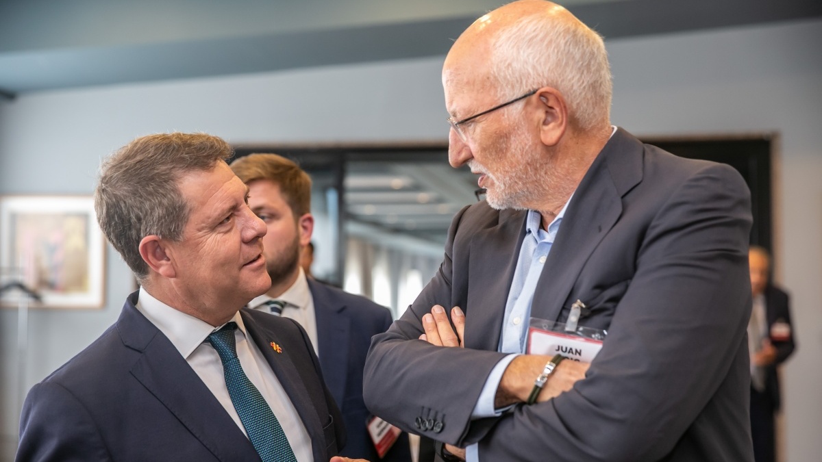 El presidente de Castilla-La Mancha, Emiliano García-Page, ha participado en el foro de la Asociación Valenciana de Empresarios / Fotos: D. Esteban González // JCCM
