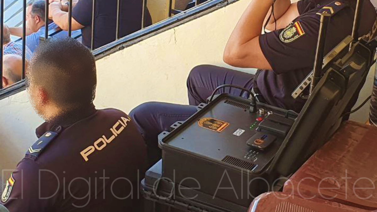 Miembros del Servicio Aéreo de la Policía Nacional en Albacete