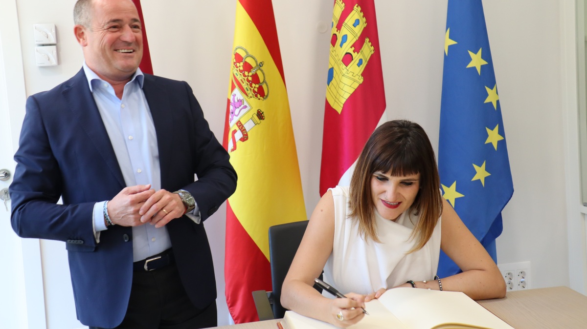 Rozalén y Emilio Sáez, alcalde de Albacete