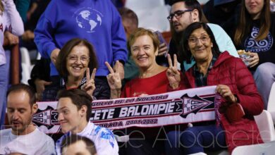 Afición del Albacete ante el Oviedo