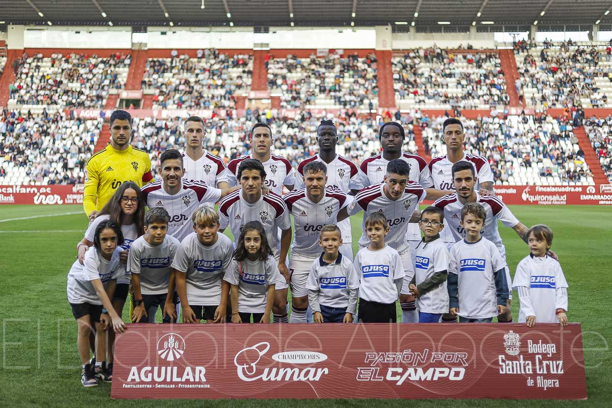 Un valiente Albacete suma un punto ante el Tenerife a pesar de jugar más de  medio partido con diez - El Digital de Albacete