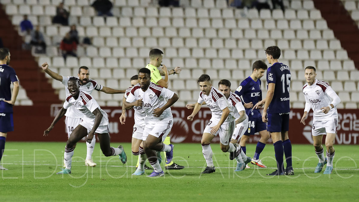 Explosión de júbilo en el Albacete Balompié tras el gol de Kawaya