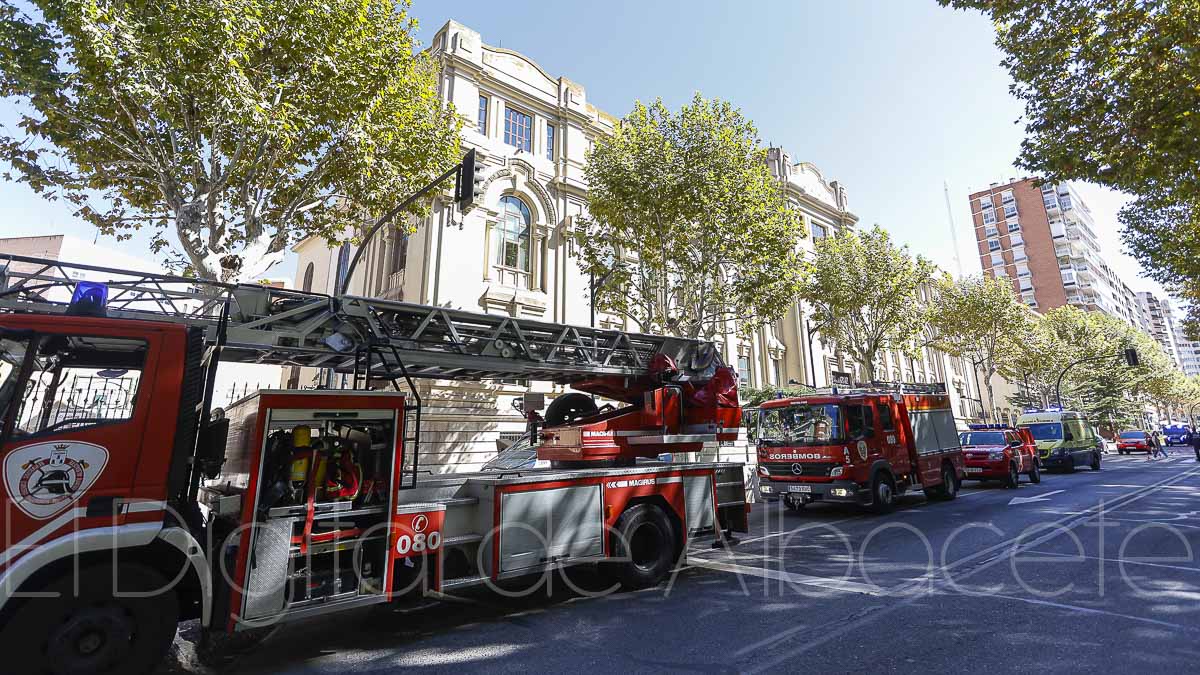 Desalojado este instituto de Albacete por un incendio / Foto: Ángel Chacón