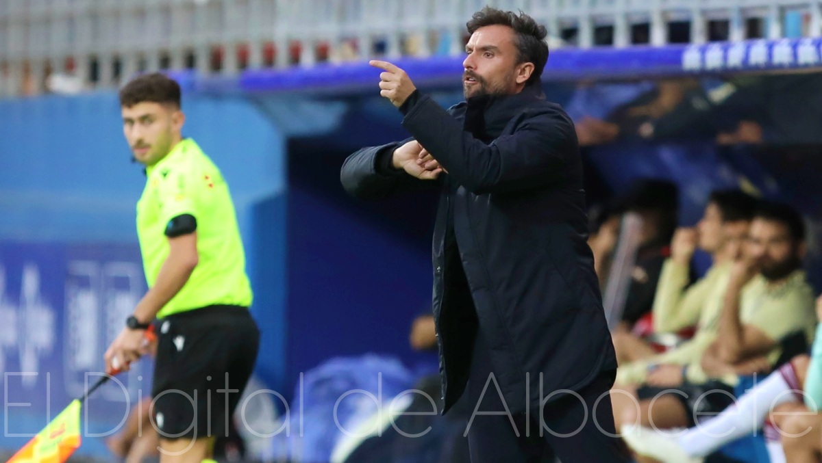 Rubén Albés, entrenador del Albacete, en Ipurúa