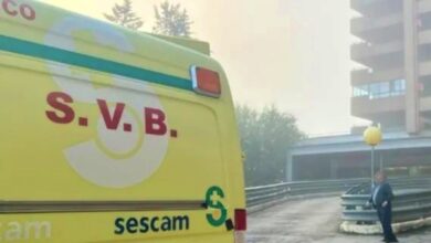 Ambulancia en el Hospital de Albacete - Foto de archivo