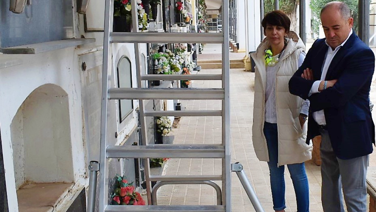 Nuevas escaleras en el Cementerio de Albacete - Foto: Ayuntamiento
