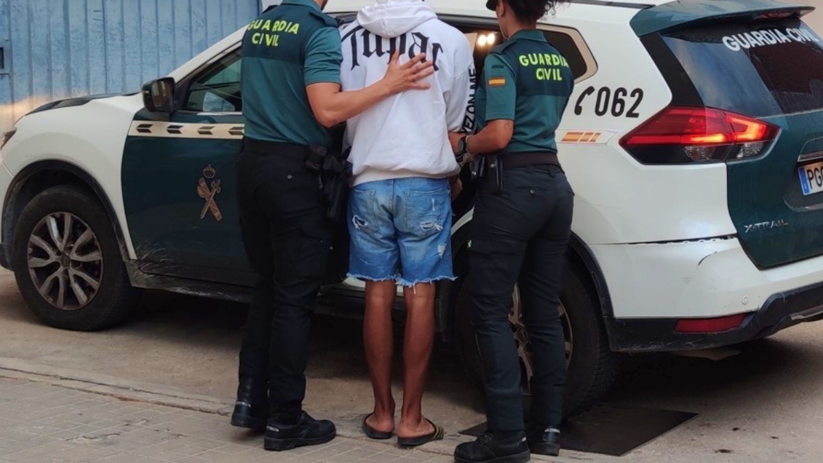 Detenido en Albacete - Guardia Civil - Foto de archivo