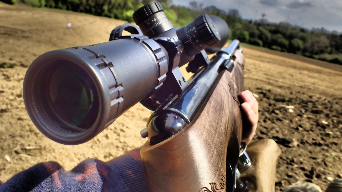 Rifle con mira telescópica - Foto: Pixabay
