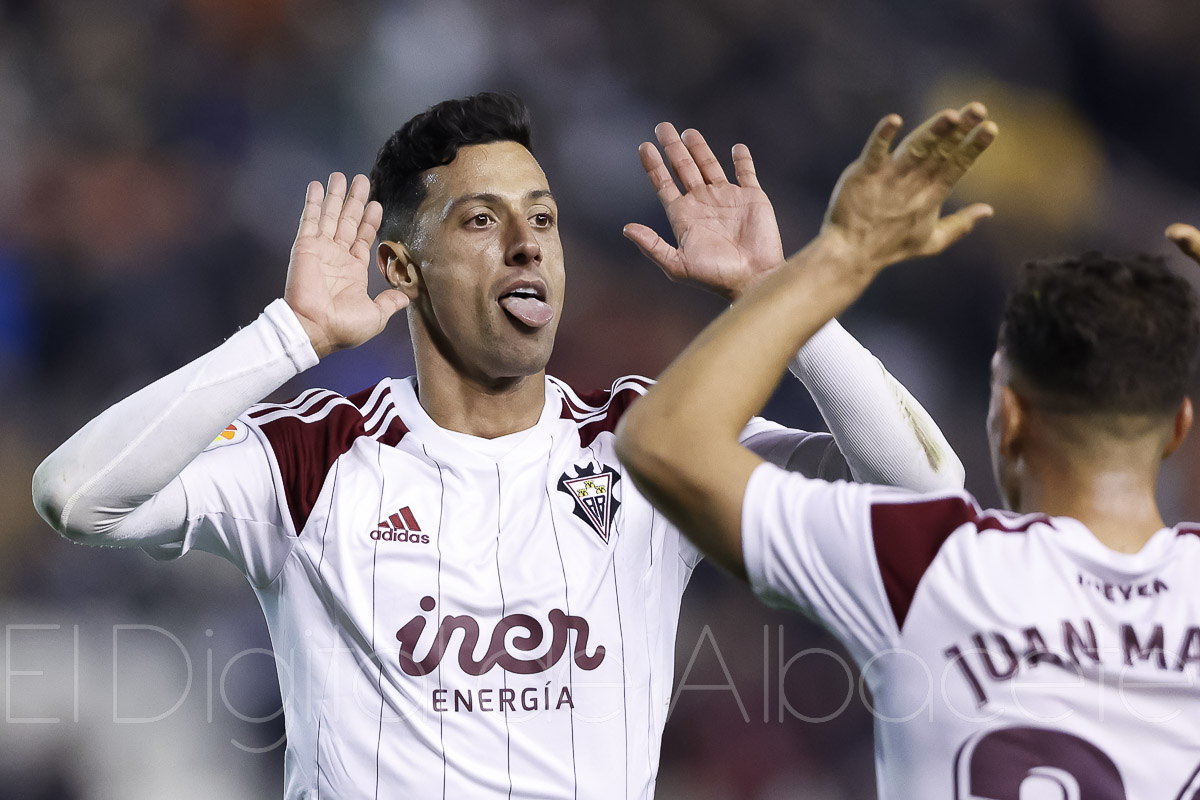 Maikel Mesa celebra el 1-0 del Albacete ante el Racing