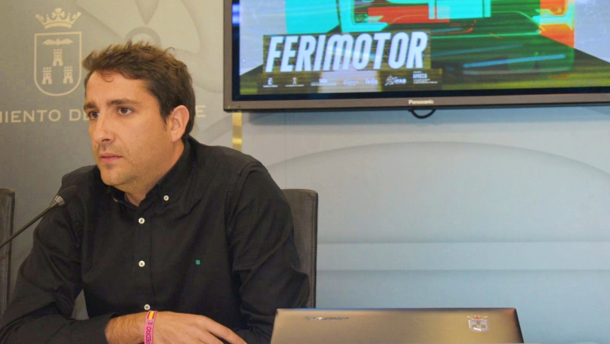 El diputado provincial, Dani Sancha, durante la presentacion de Ferimotor
