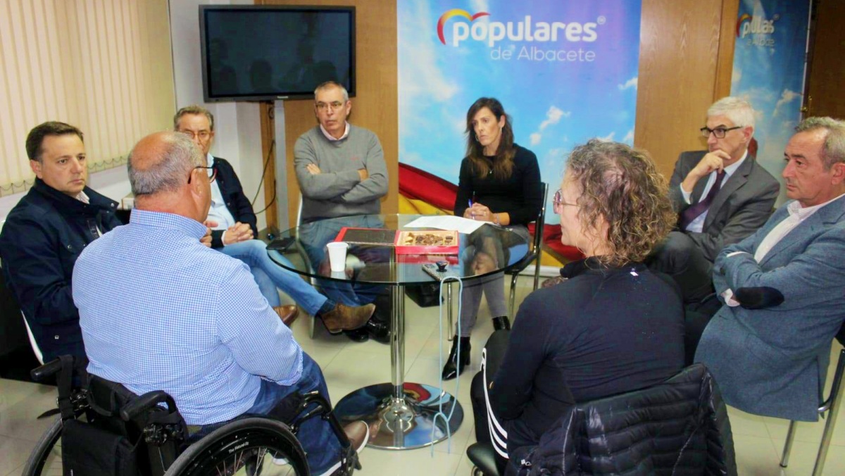 Reunión con las asociaciones sociosanitarias - Foto: PP de Albacete