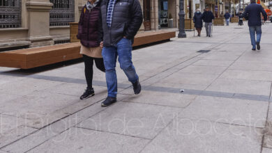 Gente paseando por Albacete
