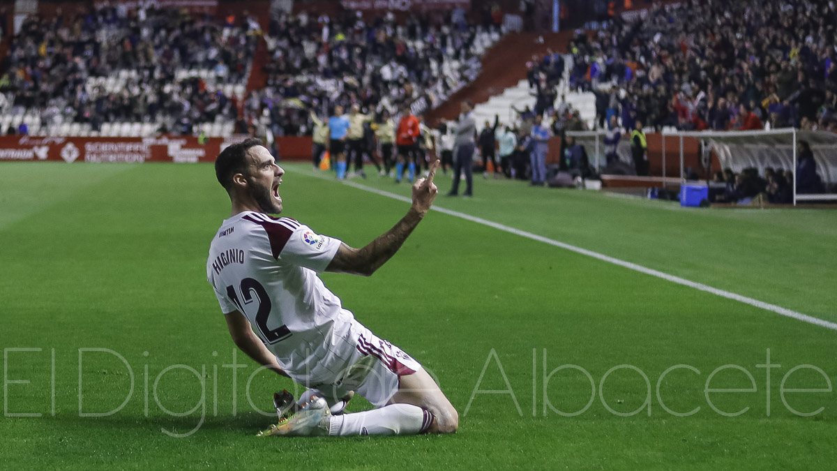 Higinio celebra un gol con el Albacete