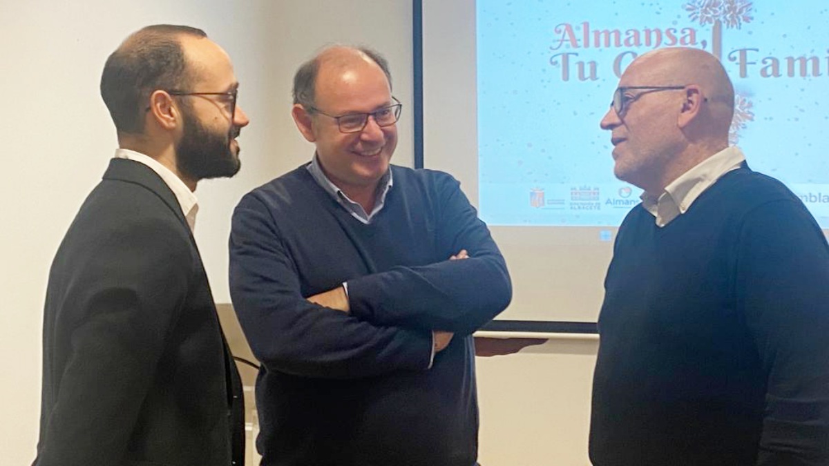 Momento previo a la presentación de la Campaña comercial en Almansa