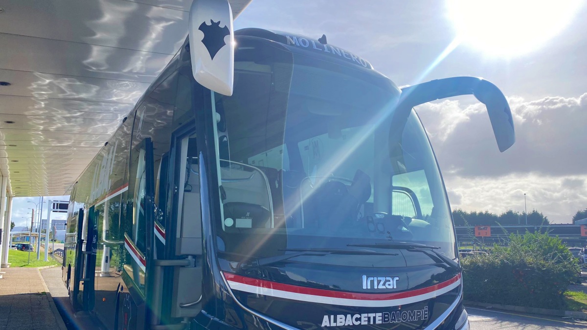 Autobús del Albacete en Gijón