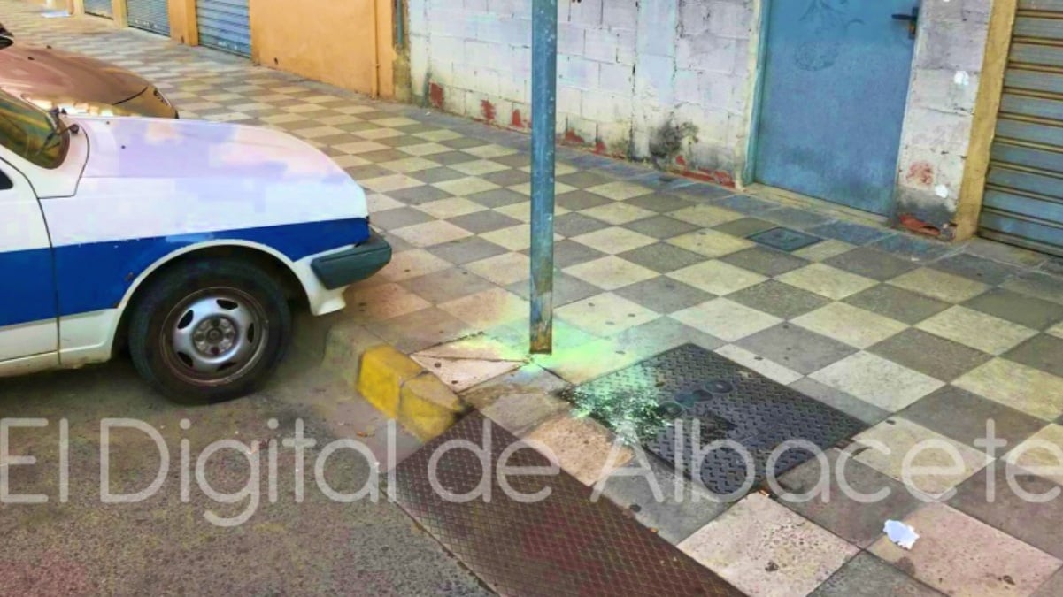 Azufre en una calle de Albacete