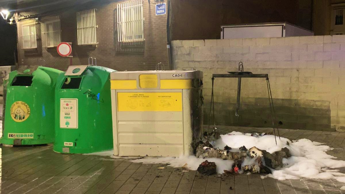 Contenedor calcinado en Albacete - Foto: Policía Local
