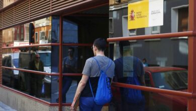 Una persona en búsqueda de empleo / Foto: Europa Press / Castilla-La Mancha