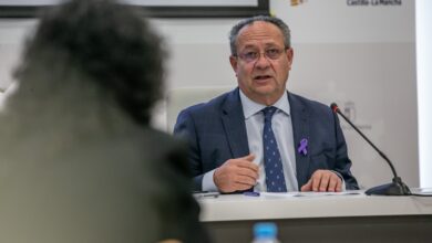 El consejero de Hacienda y Administraciones Públicas, Juan Alfonso Ruiz Molina, informa sobre la Oferta de Empleo Público de 2022. (Fotos: D. Esteban González // JCCM)