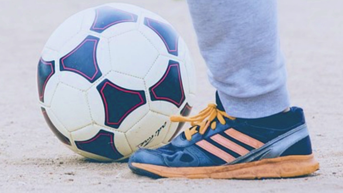 Niño jugando a la pelota - Foto: Pixabay - Albacete
