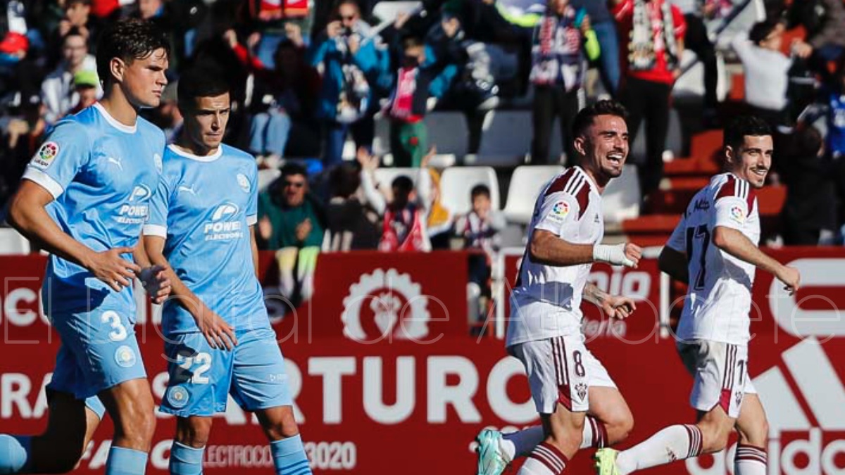Fran Álvarez celebra el 2-0 del Albacete