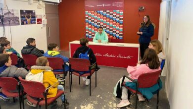 El futbolista Higinio Marín ha sido el encargado de recibir a los niños y a las niñas de San Pedro