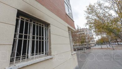 Ventana de la vivienda donde se produjo el trágico y presuntamente violento suceso ocurrido en Albacete / Foto: Ángel Chacón