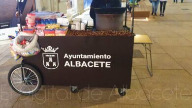 Puesto de castañas en la calle Ancha de Albacete