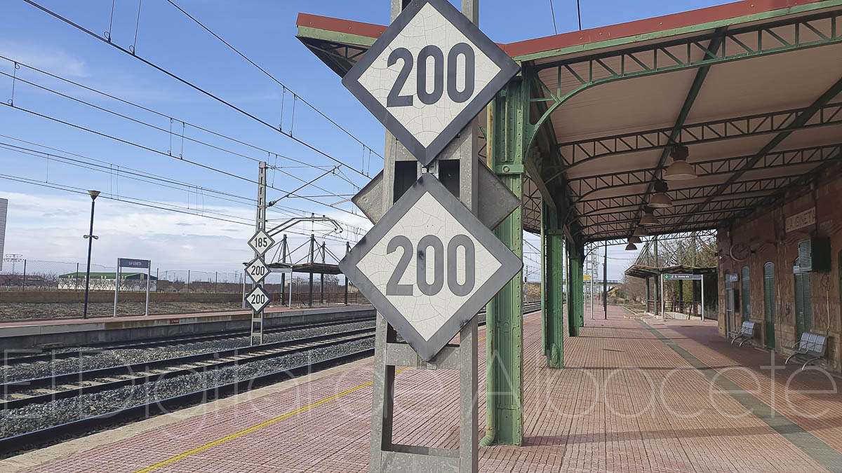 Una estación de tren cualquiera - FOTO DE ARCHIVO